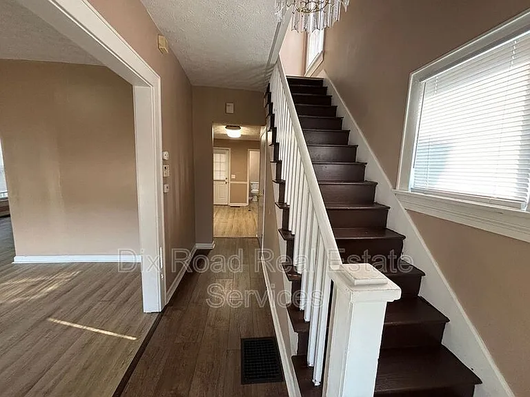 1903 Tytus Ave — Photo 4