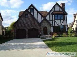 7 Arbor Ln, Rockville Centre, NY 11570