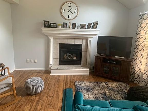 3rd image of 851 Country Hill Dr