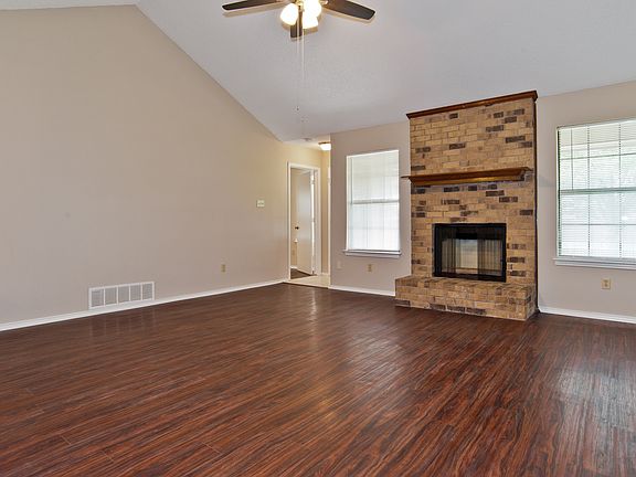 3rd image of 6744 Mesa Dr