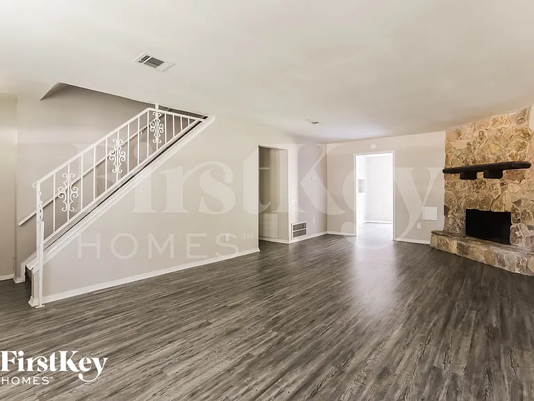 3303 Sycamore Springs Dr — Photo 5