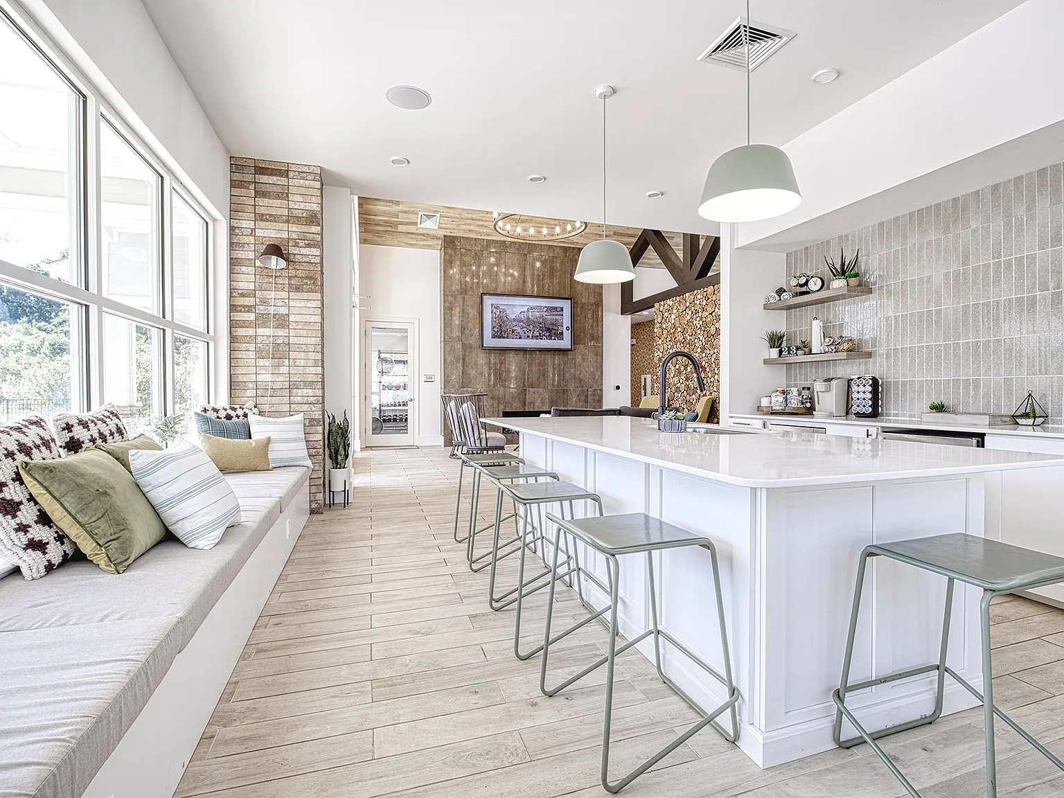 Flagship Western Apartments & Townhomes — Photo 3