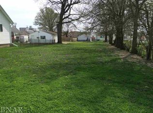 1614 W Locust St, Bloomington, IL 61701