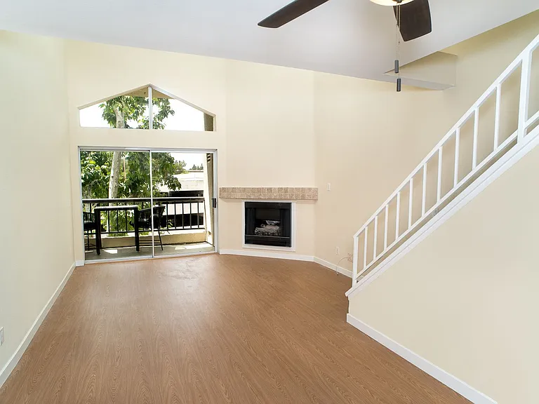 5500 Owensmouth Ave #329 — Photo 3