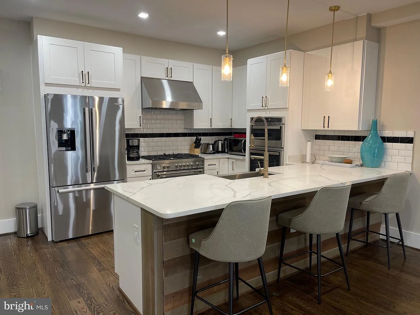 3 bed, 1770 sqft, $3,950 — Photo 2