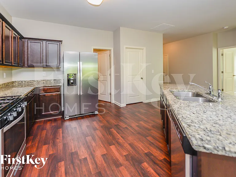 530 Sunrise Ln — Photo 6