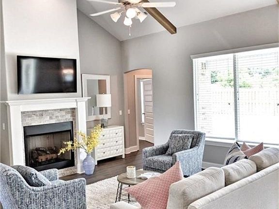 4th image of 3709 SW Mistletoe Ave