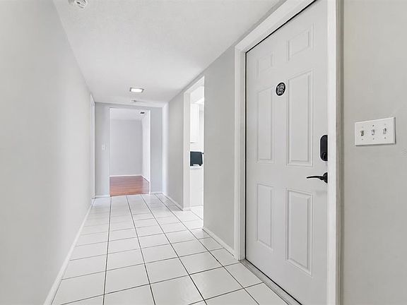 3rd image of 1141 MERLE WAY #14
