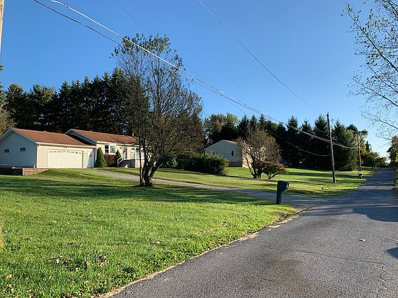 Dead end street, low traffic