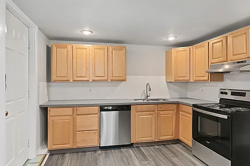 Farrah Apartments: 1 & 2 Bedroom Renovated Units Photo 1 Farrah Apartments: 1 & 2 Bedroom Renovated Units Photo 1