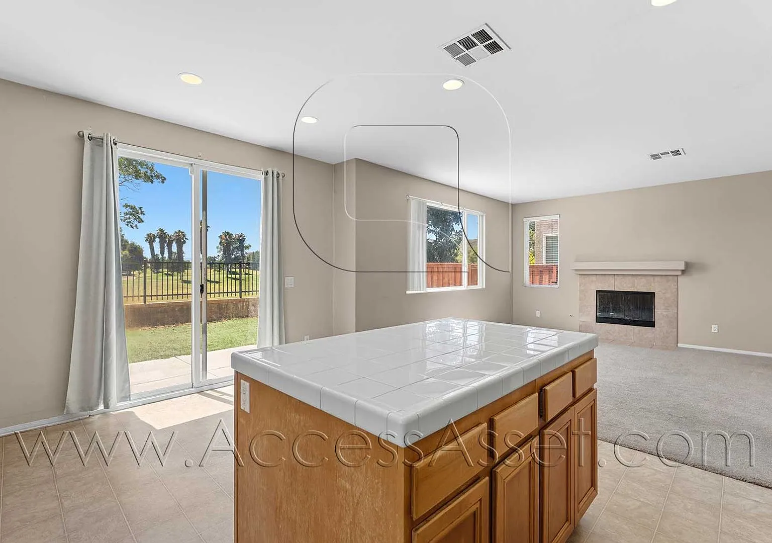 Spacious and Bright Open-Concept Living — Photo 4
