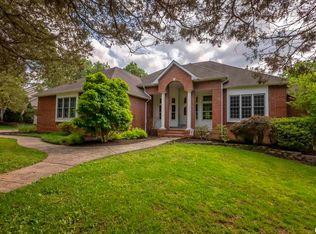 1145 Grand Oak Dr, Carbondale, IL 62901