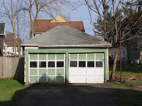 2nd image of 26 Louisa St #1
