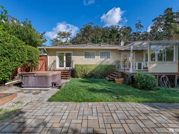 1284 Columbus St, El Granada, CA 94018