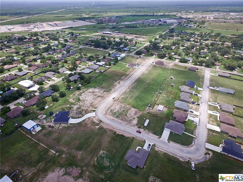 2nd image of 109 Blue Jay Loop