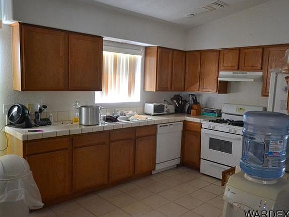 2nd image of 847 Church St
