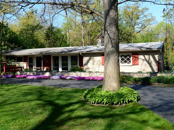 371 S Saint Marys Rd, Libertyville, IL 60048