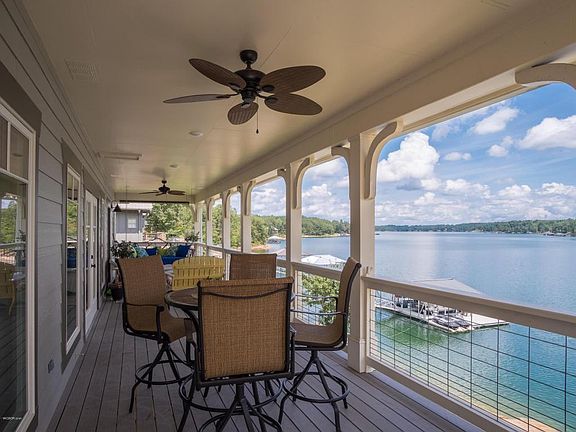 Image 3: Covered Deck