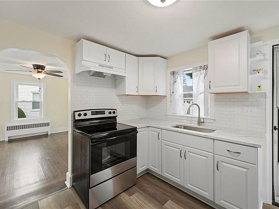 3rd image of 192 Holland St