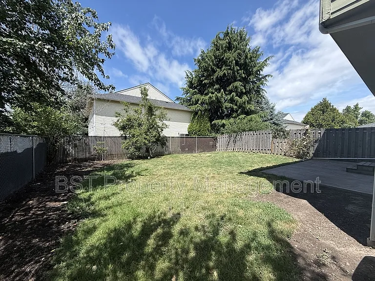 991 Mill St — Photo 30