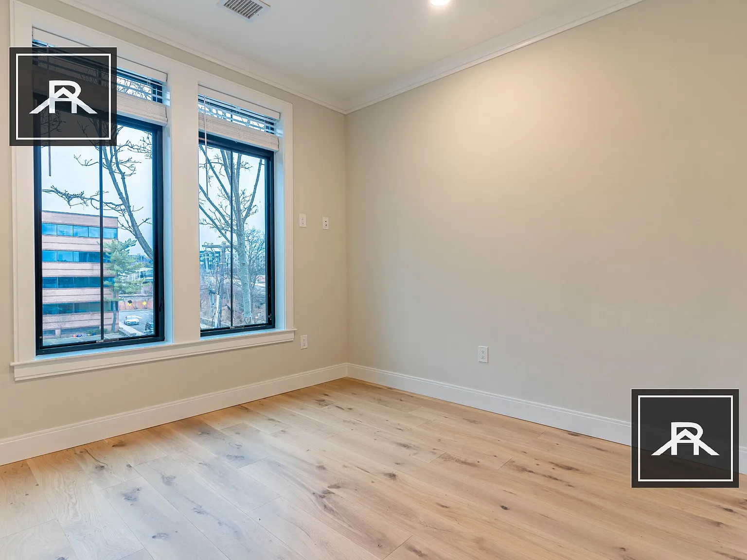 2 bed, 2.0 bath, 950 sqft, $3,990 — Photo 4