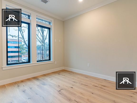 4th image of 159 Everett St #301