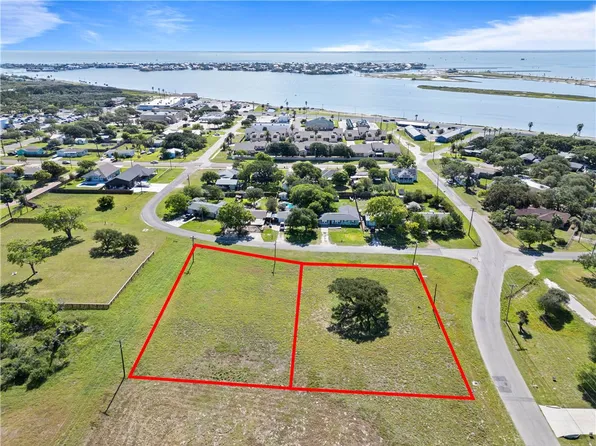1215 Lady Claire St, Rockport, TX 78382