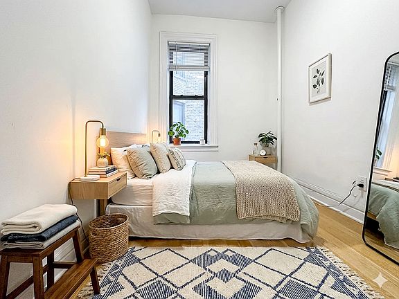 4th image of 326 E 58th St APT 3E