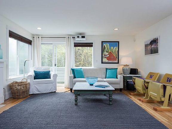 4th image of 4533 NE 55th St #C