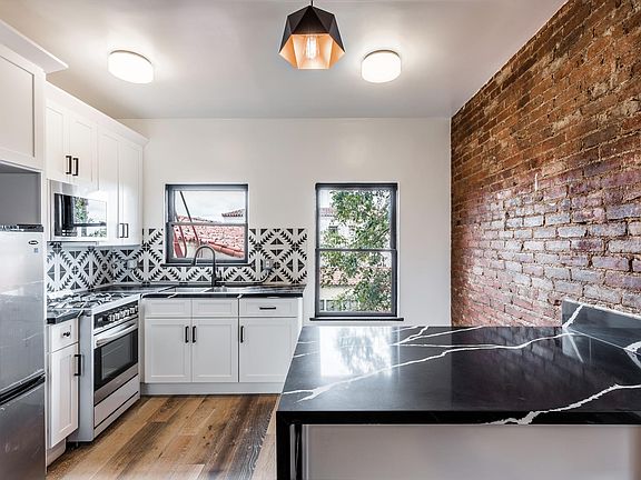 4th image of 1354 N Harper Ave #5f91df492