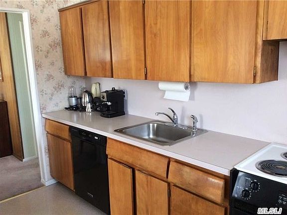 4th image of 6 Holly Dr