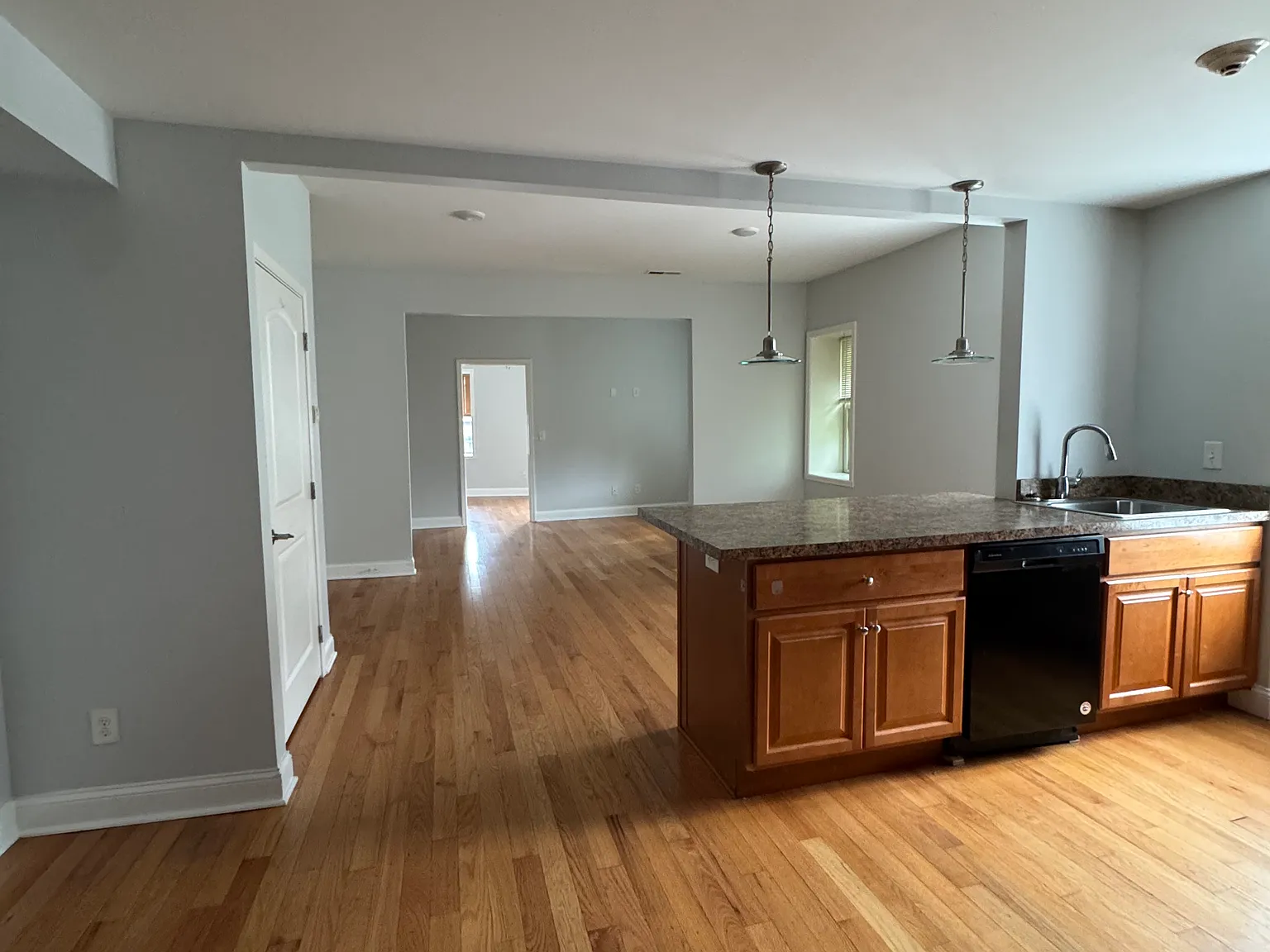 3 bed, $1,450 — Photo 1
