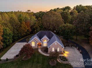 5591 Quail Creek Dr, Granite Falls, NC 28630
