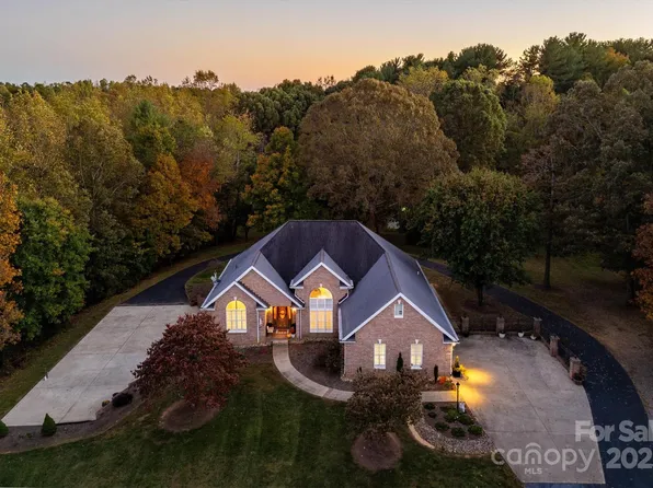 5591 Quail Creek Dr, Granite Falls, NC 28630