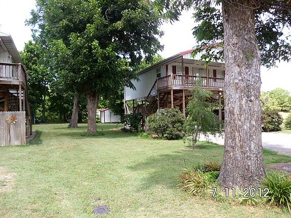 3rd image of 28 E Valley Dr