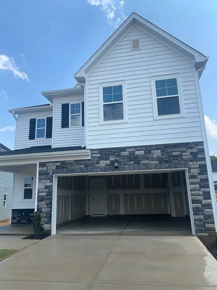 4 bed, 2750 sqft, $2,490 — Photo 4