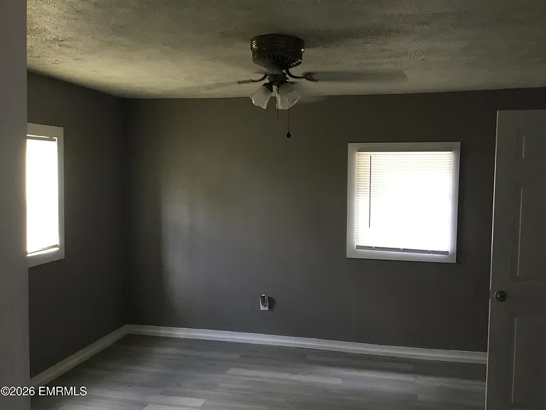 901 Fulton Ave — Photo 12