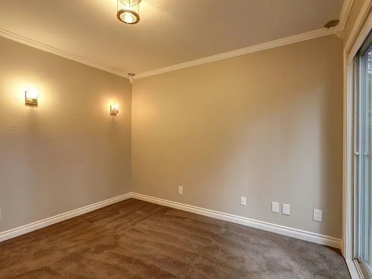 25451 SE 42nd Pl — Photo 13