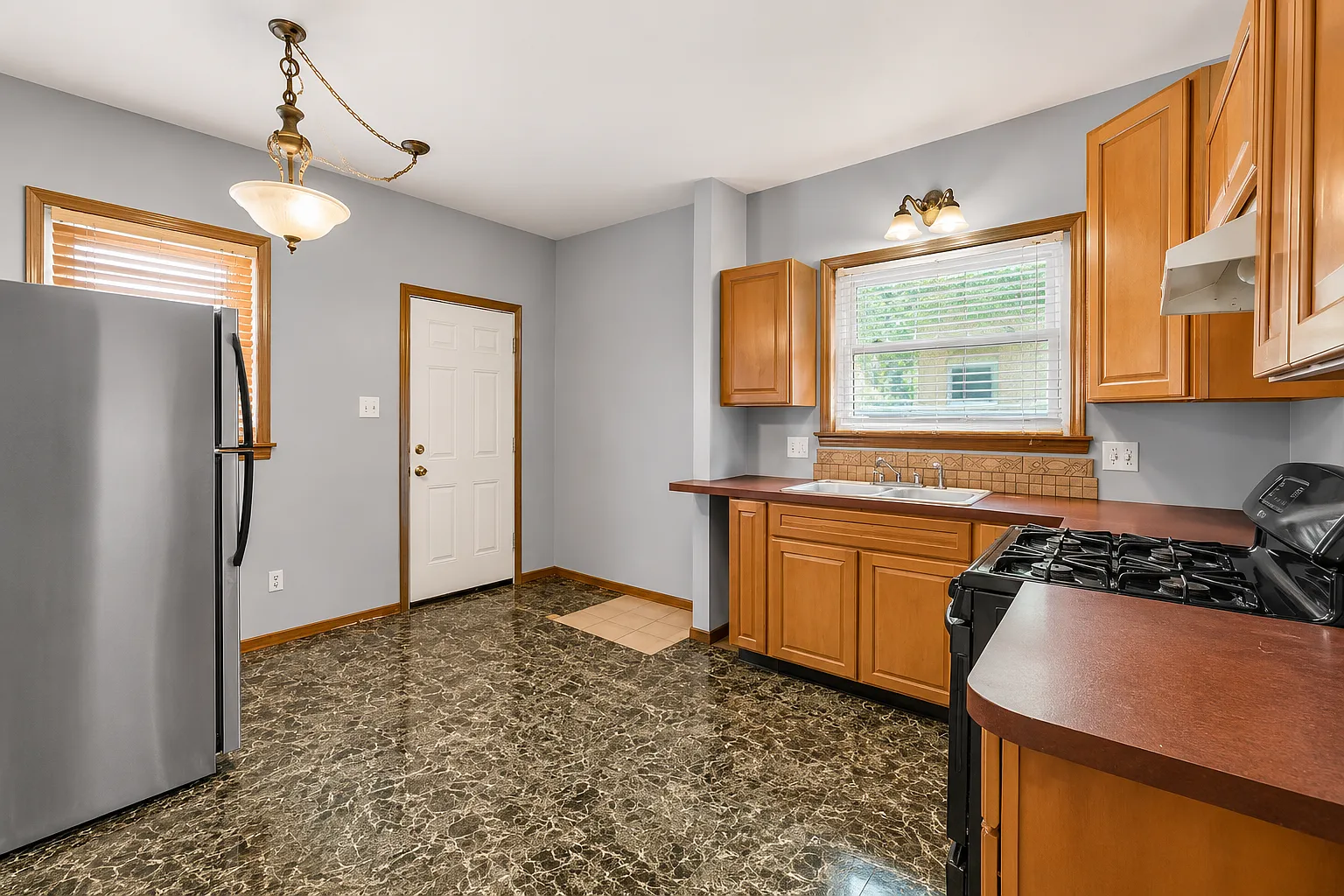 Spacious 1 Bed / 1 Bath Apartment in Akron Available Now! — Photo 4