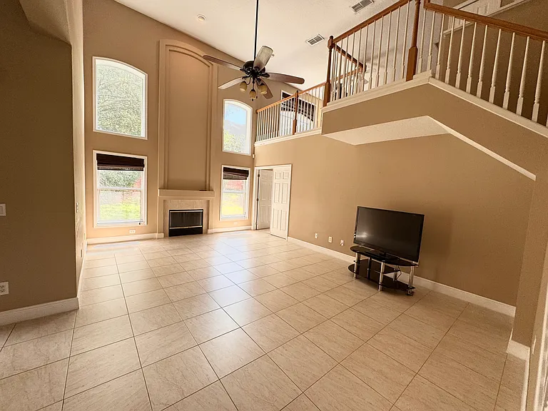 544 Pickfair Ter — Photo 10