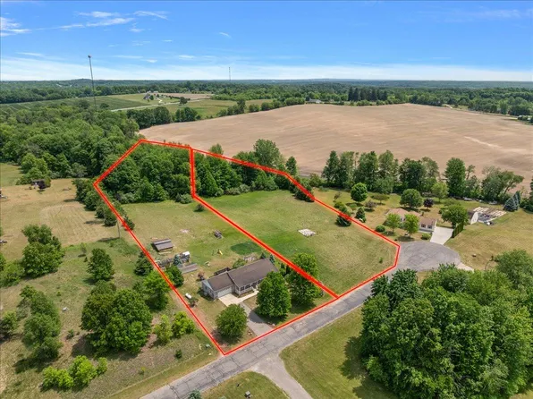 2171 Walking Horse Ln, Allegan, MI 49010