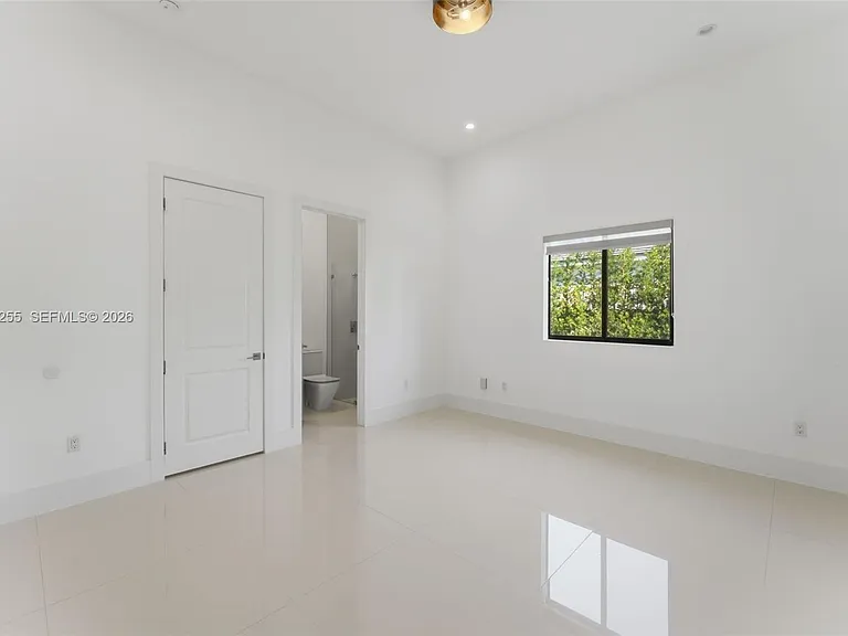 10005 SW 66th St — Photo 42