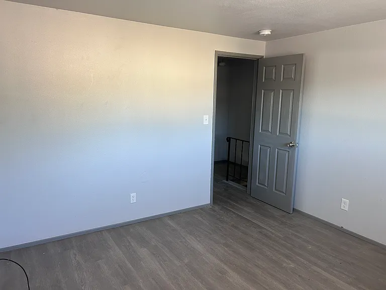950 NW Hobart Ave — Photo 6