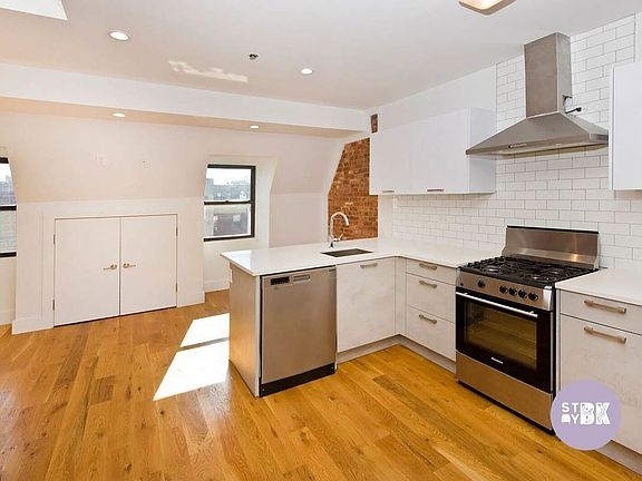 4th image of 1239 Pacific St #5