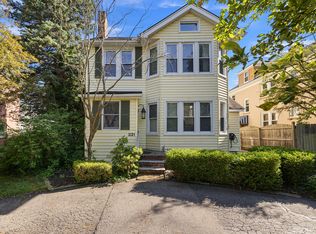 331 Moross Rd, Grosse Pointe Farms, MI 48236