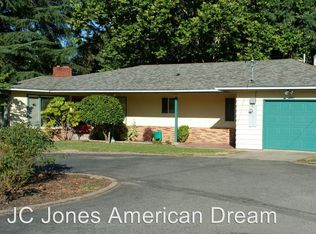 825 NE Clyde Pl, Grants Pass, OR 97526