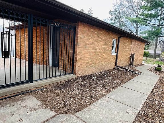 5th image of 3317 N Peoria Ave