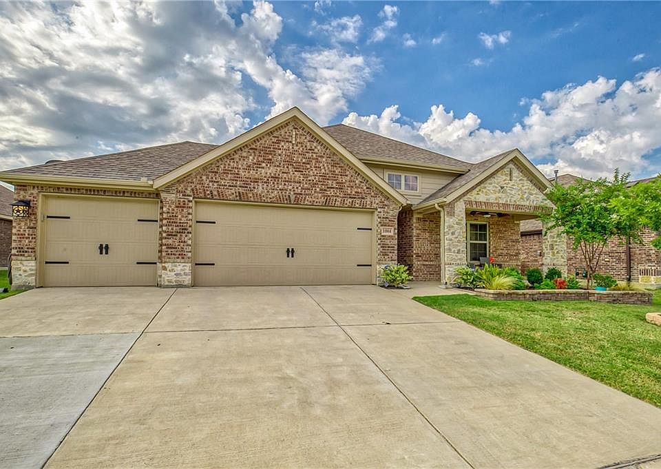 1st image of 1004 Rose Garden Dr