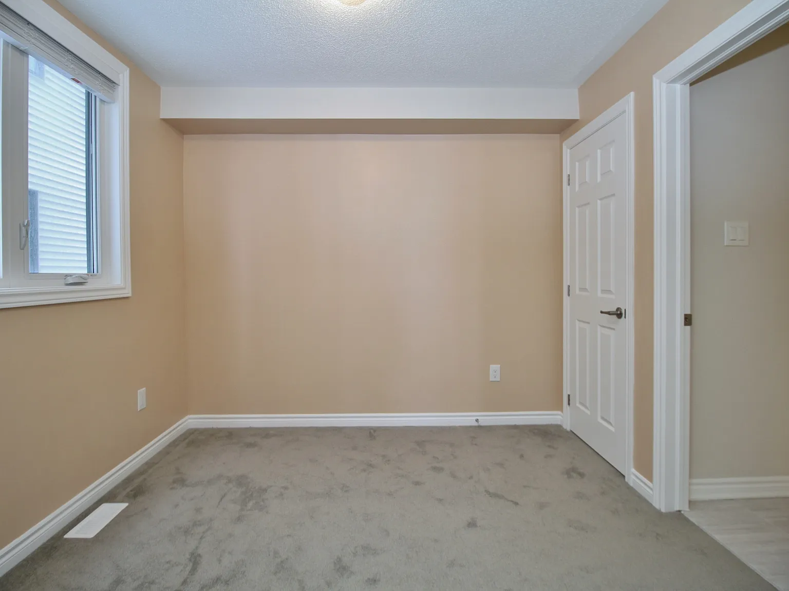 376 Aphelion Cr — Photo 4