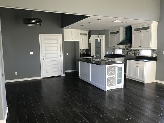 3rd image of 9056 Pampano Ave